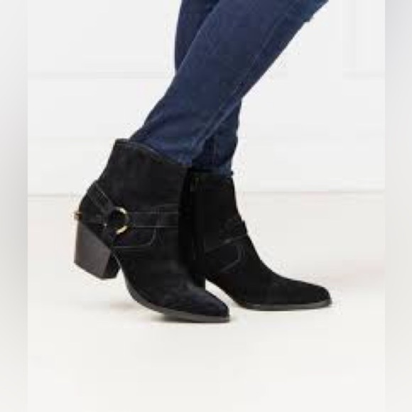Bella Vita Shoes - Women’s Bella Vita Bronx Black Leather Booties Size 7.5 W!